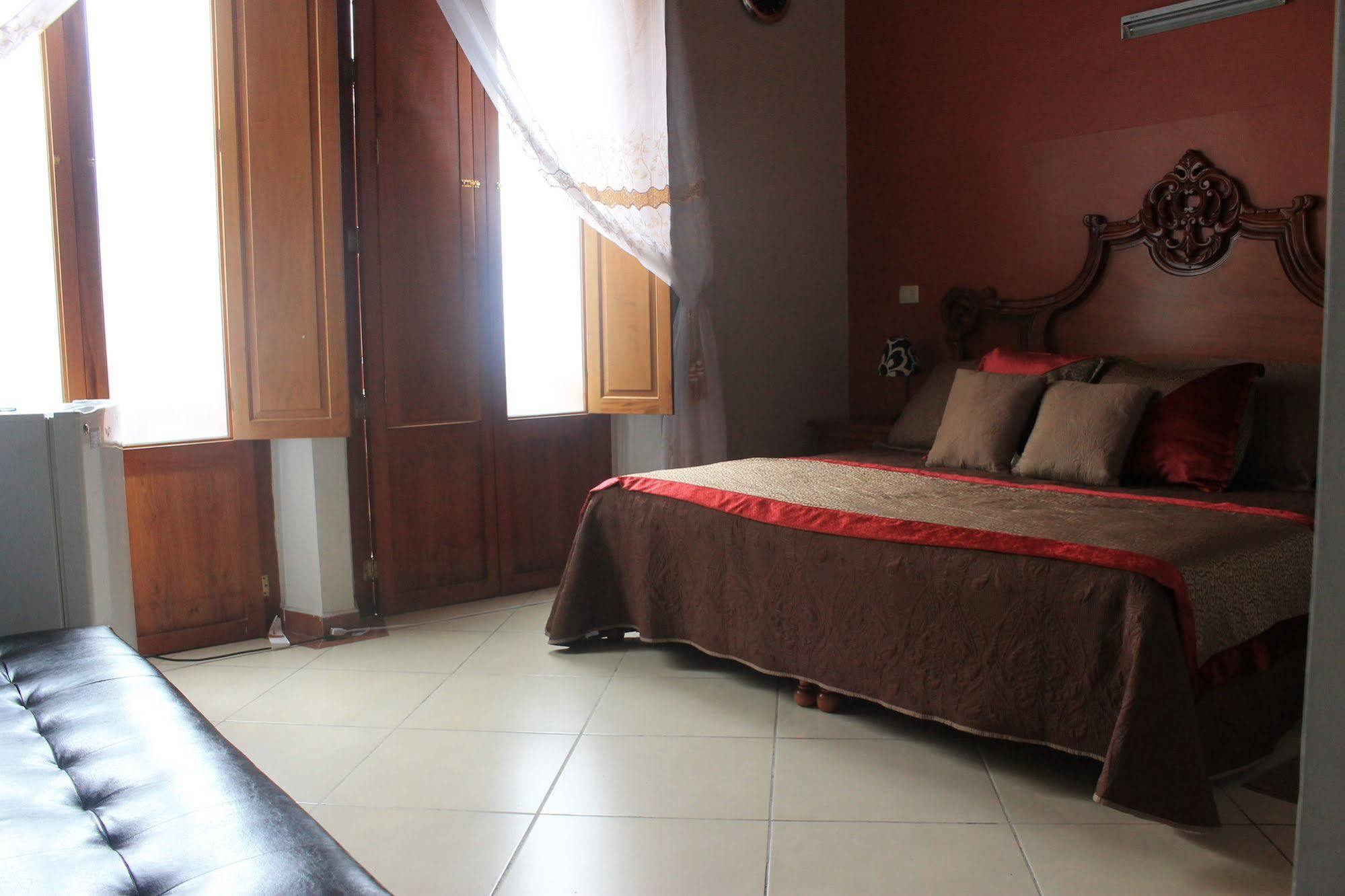 Hotel Juarez Del Centro คาลาปา ภายนอก รูปภาพ