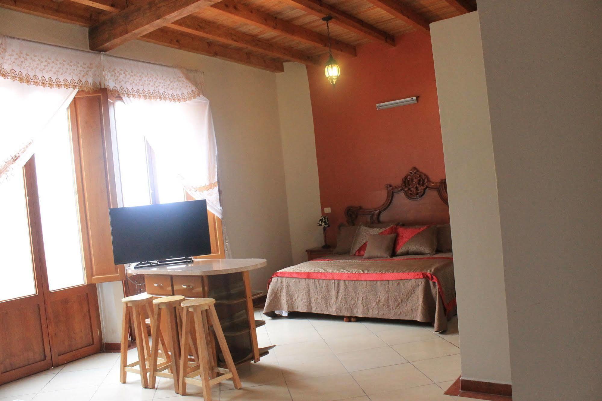 Hotel Juarez Del Centro คาลาปา ภายนอก รูปภาพ