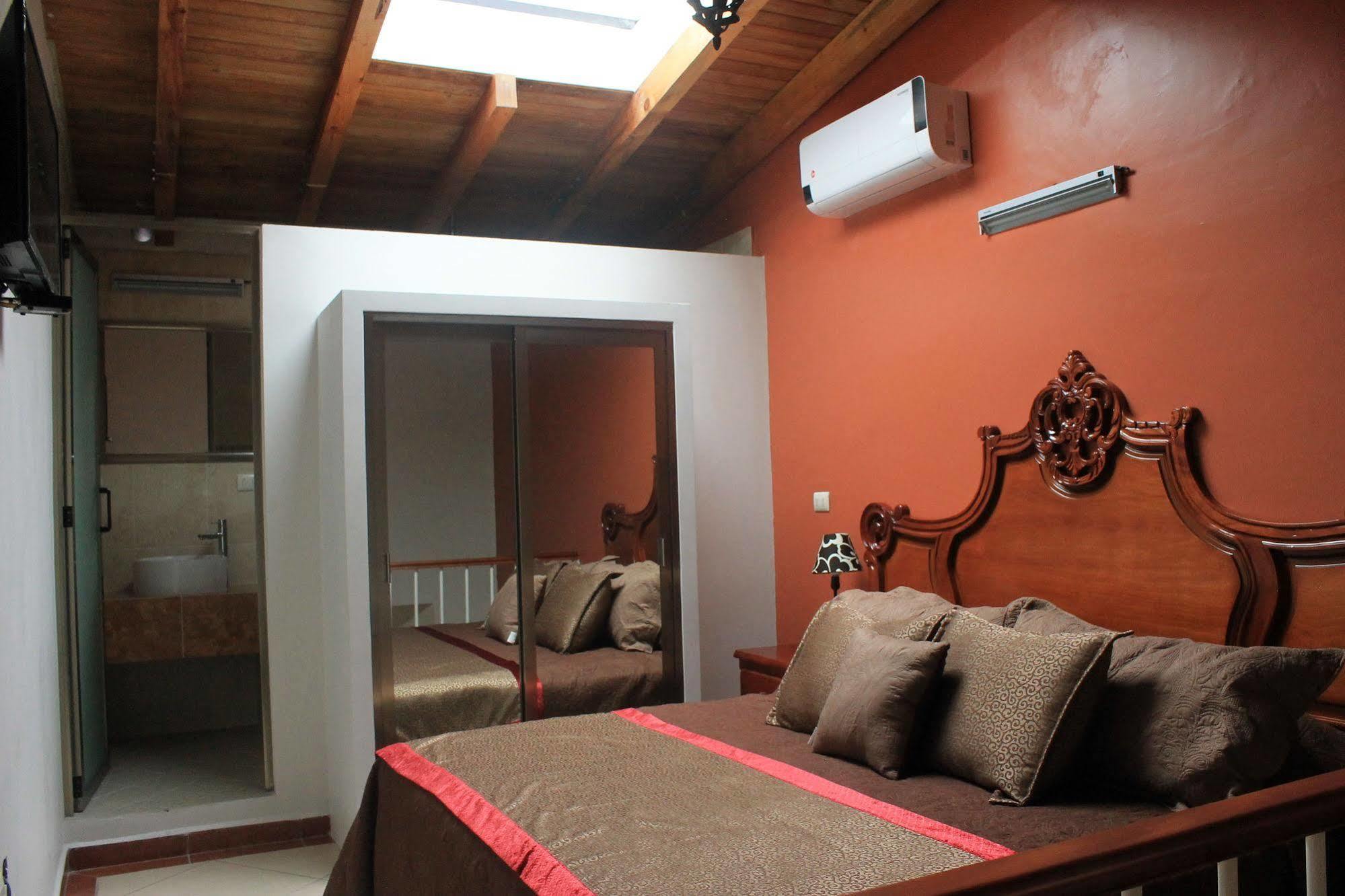 Hotel Juarez Del Centro คาลาปา ภายนอก รูปภาพ